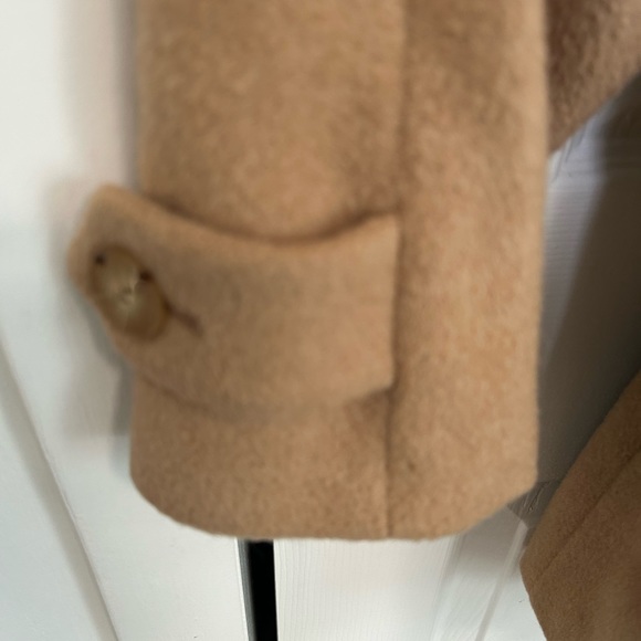 Beautiful camel hair, coat with belt and two front pockets - Picture 2 of 4